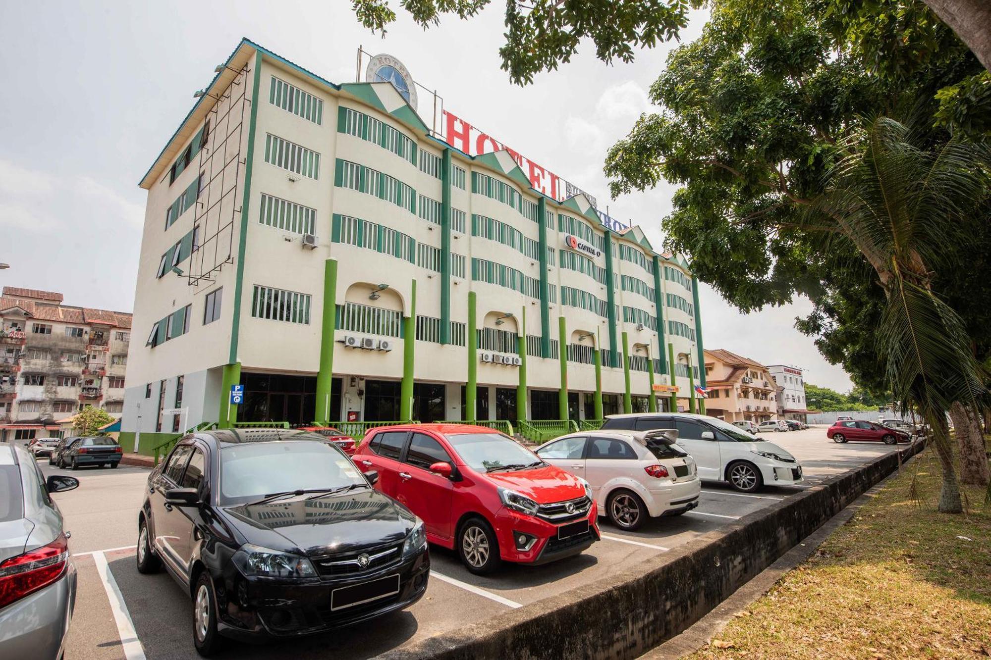 Collection O Hotel Super Cowboy Malacca Exterior photo